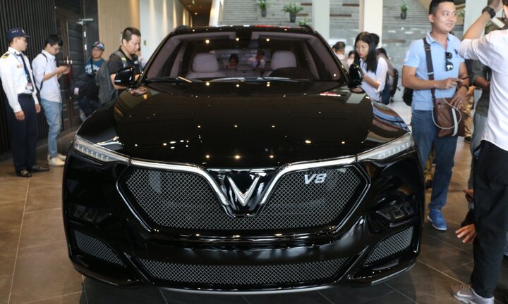 Cận cảnh mẫu SUV VinFast V8 tại Việt Nam