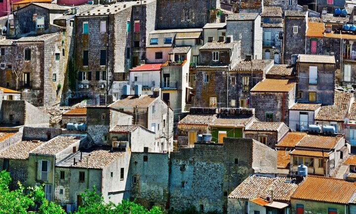 Nhiều ngôi nhà tại Ý được rao bán chỉ 26.000 đồng