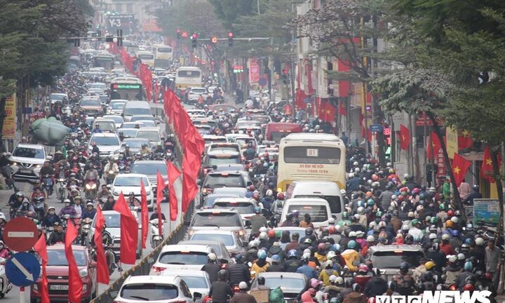 Chi tiết 11 tuyến đường Hà Nội cấm taxi và xe tải hoạt động