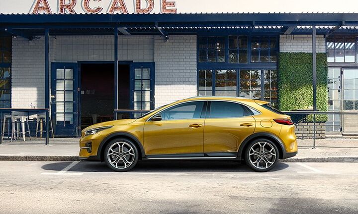 Vẻ ngoài lịch lãm của Kia Xceed khiến nhiều người trầm trồ