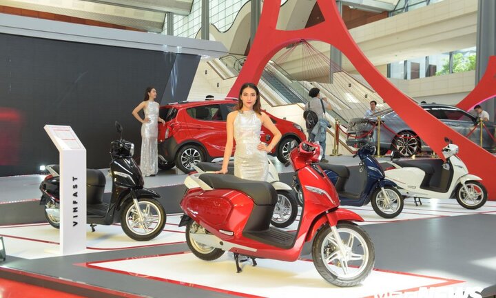 Ngắm nhan sắc dàn 'chân dài' tại Triển lãm AutoExpo 2019