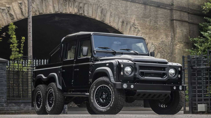 Rao bán Land Rover Defender Flying Huntsman 6x6 siêu hầm hố giá 8 tỷ đồng