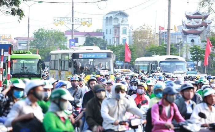 Ảnh: 'Biển người' đổ về trong ngày cuối đợt nghỉ lễ, cửa ngõ Thủ đô tắc cứng