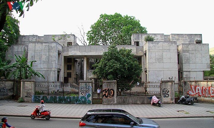 Ảnh: Cận cảnh 'ngôi nhà ma' số 300 Kim Mã, Hà Nội bỏ hoang suốt 27 năm