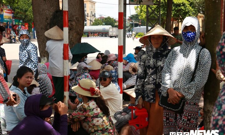 Không muốn xây chợ mới, tiểu thương ở Hà Nội kêu trời đòi chợ cũ