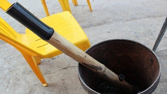 Khen vợ chủ quán nước, người đàn ông bị đánh chết bằng điếu cày