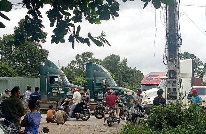 Phụ xe 16 tuổi bị container cán chết, phóng viên tác nghiệp bị côn đồ đuổi đánh