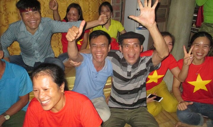 Bố thủ môn Bùi Tiến Dũng: 'Các cháu chiến đấu ngoan cường, tôi tự hào trước tinh thần đó'