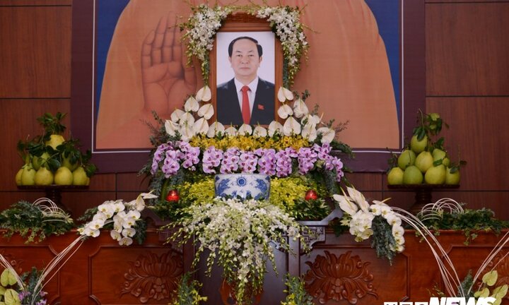 Đoàn viếng Chủ tịch nước Trần Đại Quang không mang vòng hoa