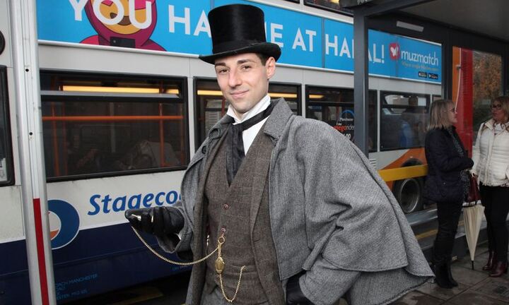 Hoạ sĩ chân dung người Anh 'trở về' từ thế kỉ 19