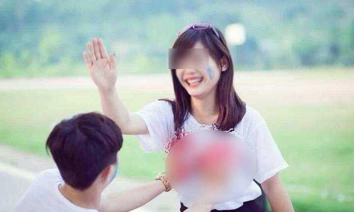 'Lễ hội sờ ngực' quyên góp ủng hộ miền Trung: Trò câu like mất dạy, vô đạo đức