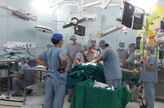 Vì sao hàng trăm bệnh nhi mòn mỏi chờ ghép tạng?