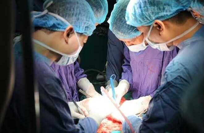 Mẹ gọi điện cho bác sĩ xin hiến tạng con trai