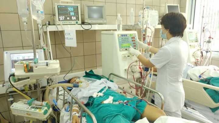 Hà Nội: Công an làm việc với đầu nậu cung cấp rượu siêu rẻ