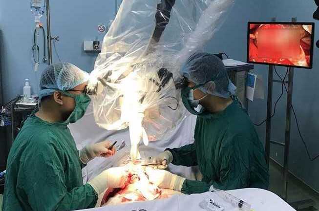 Bác sĩ kể chuyện chồng chiều vợ phải trả giá đắt khi 'cơi nới' của quý