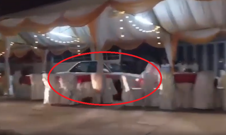 Clip: Ô tô lao như bay qua rạp đám cưới, người dân bỏ chạy toán loạn