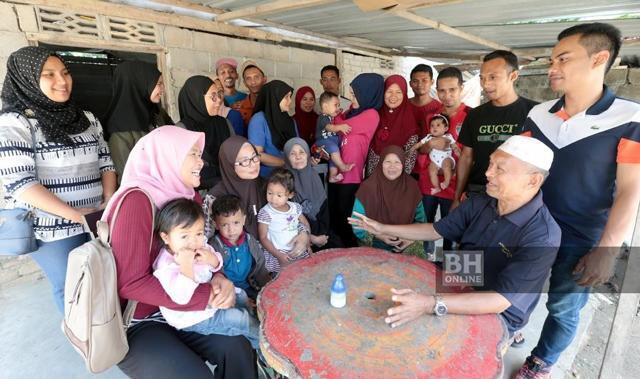 Choáng váng cụ ông 72 tuổi lấy 19 người vợ, có 46 đứa con và 200 cháu