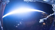 Video: Khoảnh khắc hiếm hoi Trái Đất chuyển từ ngày sang đêm