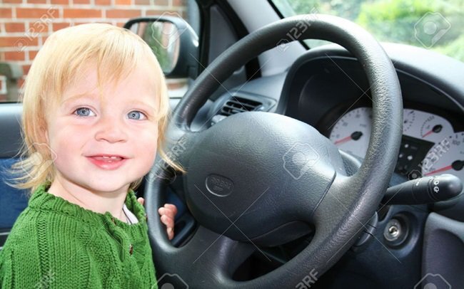 Bé gái 6 tuổi ở Ba Lan vô tình lái xe đâm chết bà