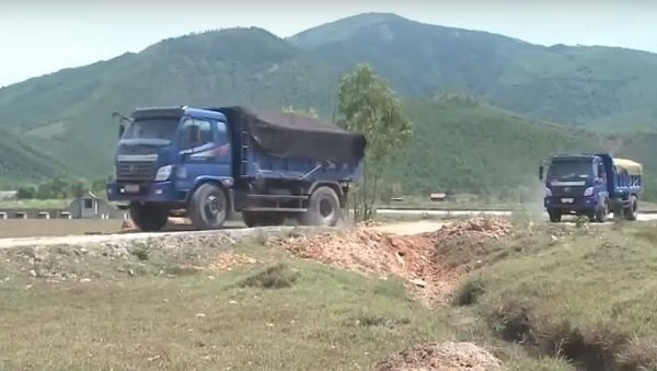 Người dân Quảng Bình mất ăn mất ngủ vì xe trốn BOT, đi vào đường làng
