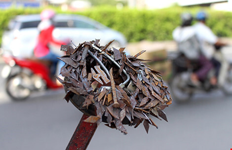 Video: ‘Đinh tặc’ hoành hành trên Quốc lộ 1