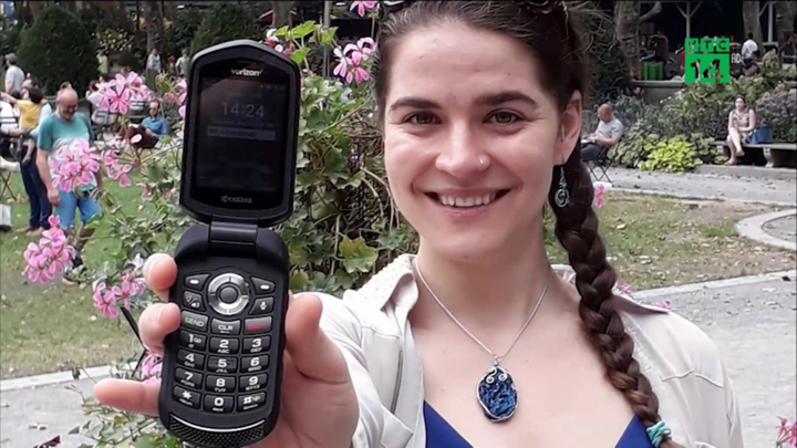 Không dùng smartphone 1 năm, cô gái sắp được thưởng 2,3 tỷ đồng