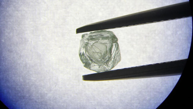 Video: Nga tìm thấy viên kim cương kép quý hiếm đầu tiên trong lịch sử