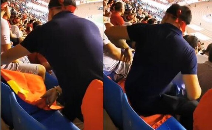 Bức xúc cảnh thanh niên trải Quốc kỳ xuống ghế ngồi xem trận Việt Nam - Malaysia