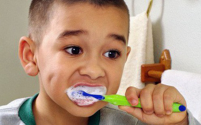Thực hư thông tin fluor trong kem đánh răng gây khuyết tật, ung thư?