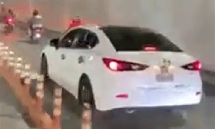 Clip: Ô tô biển Hà Nội lao vun vút trên làn xe máy hầm Thủ Thiêm