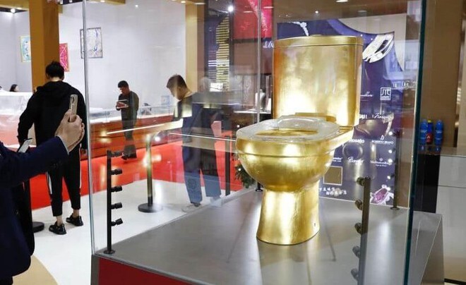 Bồn cầu mạ vàng đính hơn 40.000 viên kim cương lập kỷ lục Guinness