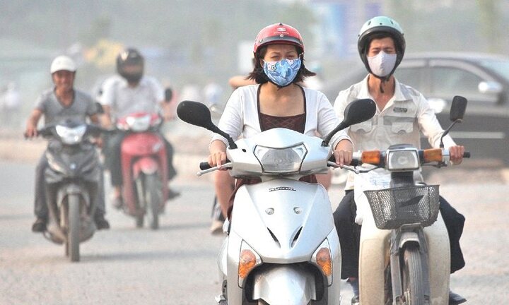 Video: Khẩu trang không thể cản được bụi ô nhiễm ở miền Bắc