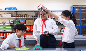 Video: Học sinh lớp 7 sáng chế mô hình hãm thang máy độc đáo