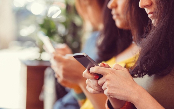 Video: Gần 1/4 giới trẻ nghiện smartphone