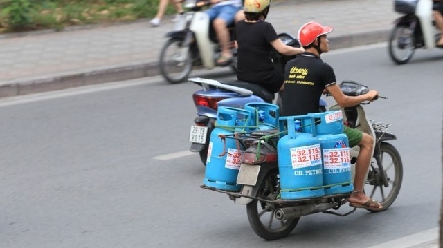 Video: Lạnh gáy những 'quả bom' rong ruổi trên phố mỗi ngày