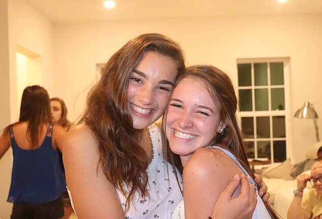 Video: Bị virus lây truyền khi hôn, cô gái 17 tuổi qua đời