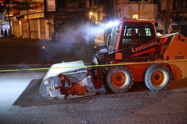 Video: Hà Nội lần đầu dùng công nghệ sửa đường không bụi