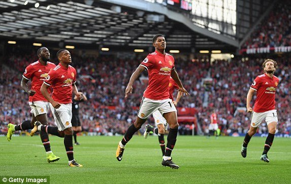 Mourinho thay người tài tình, MU thắng trận thứ 3 liên tiếp