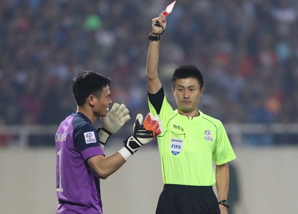 Bao giờ sai lầm thủ môn mới thôi ám ảnh bóng đá Việt Nam?