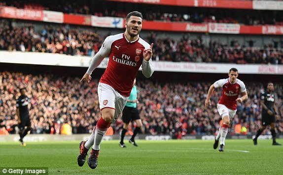 Arsenal thắng kịch tính, vượt mặt Chelsea trên bảng xếp hạng