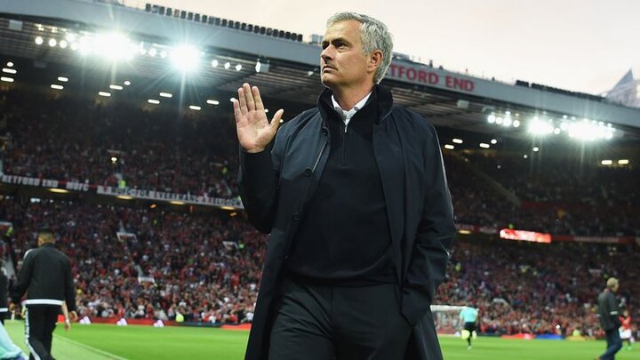 Đến Mourinho cũng ngạc nhiên khi MU thắng 4 trận vẫn chưa vượt qua vòng bảng C1