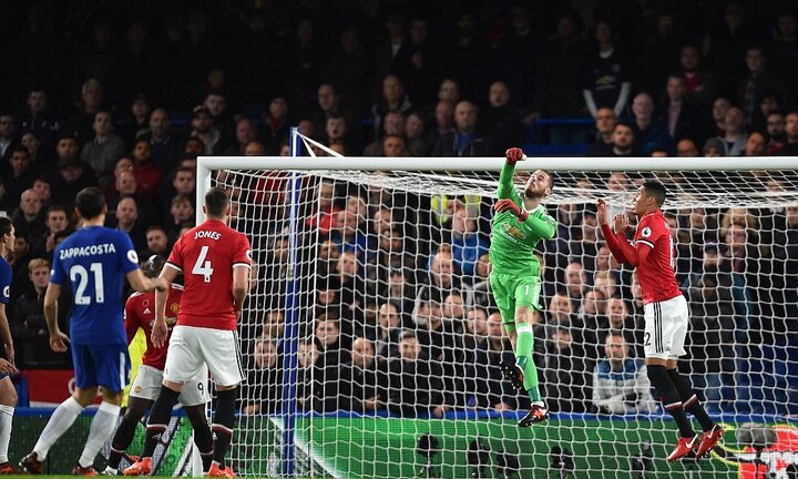 Mourinho ca ngợi Fellaini, chỉ rõ sai lầm khiến MU thất bại