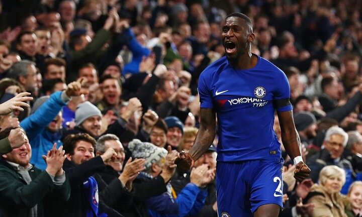 Conte bị truất quyền chỉ đạo, Chelsea thắng nhọc Swansea City