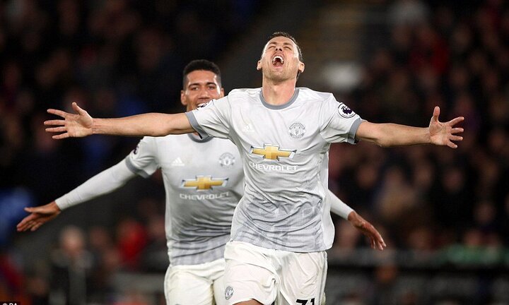 Ngược dòng ngoạn mục, MU đòi lại vị trí thứ 2