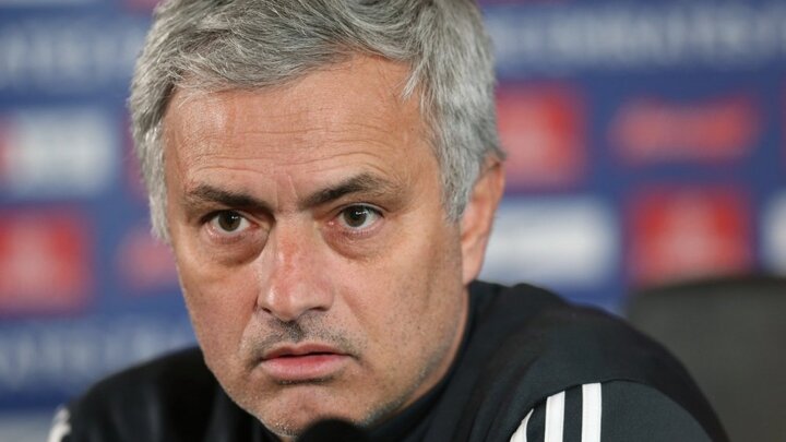 MU khủng hoảng, Mourinho đổ lỗi thất bại cho những người tiền nhiệm