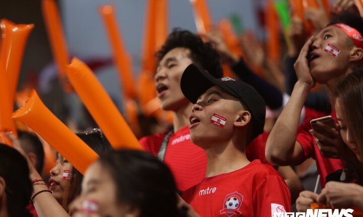 Sau hiệu ứng U23 Việt Nam, V-League làm gì để níu chân khán giả?