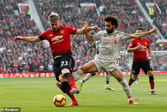Chia điểm tẻ nhạt với MU, Liverpool trở lại ngôi đầu Ngoại hạng Anh