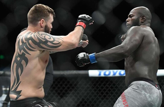 Clip: Võ sĩ MMA hạ knock-out đối thủ trong 9 giây