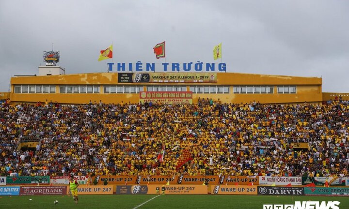 Hàng vạn CĐV phủ kín Thiên Trường, tiếp lửa đại chiến Nam Định vs HAGL