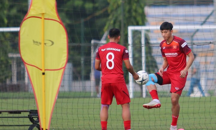 HLV Park Hang Seo nhận tin vui từ Trọng Hoàng, Văn Hậu